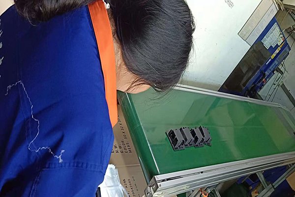 塑膠模具知識(shí)——冷除了加衣服，還要注意「加強(qiáng)筋」